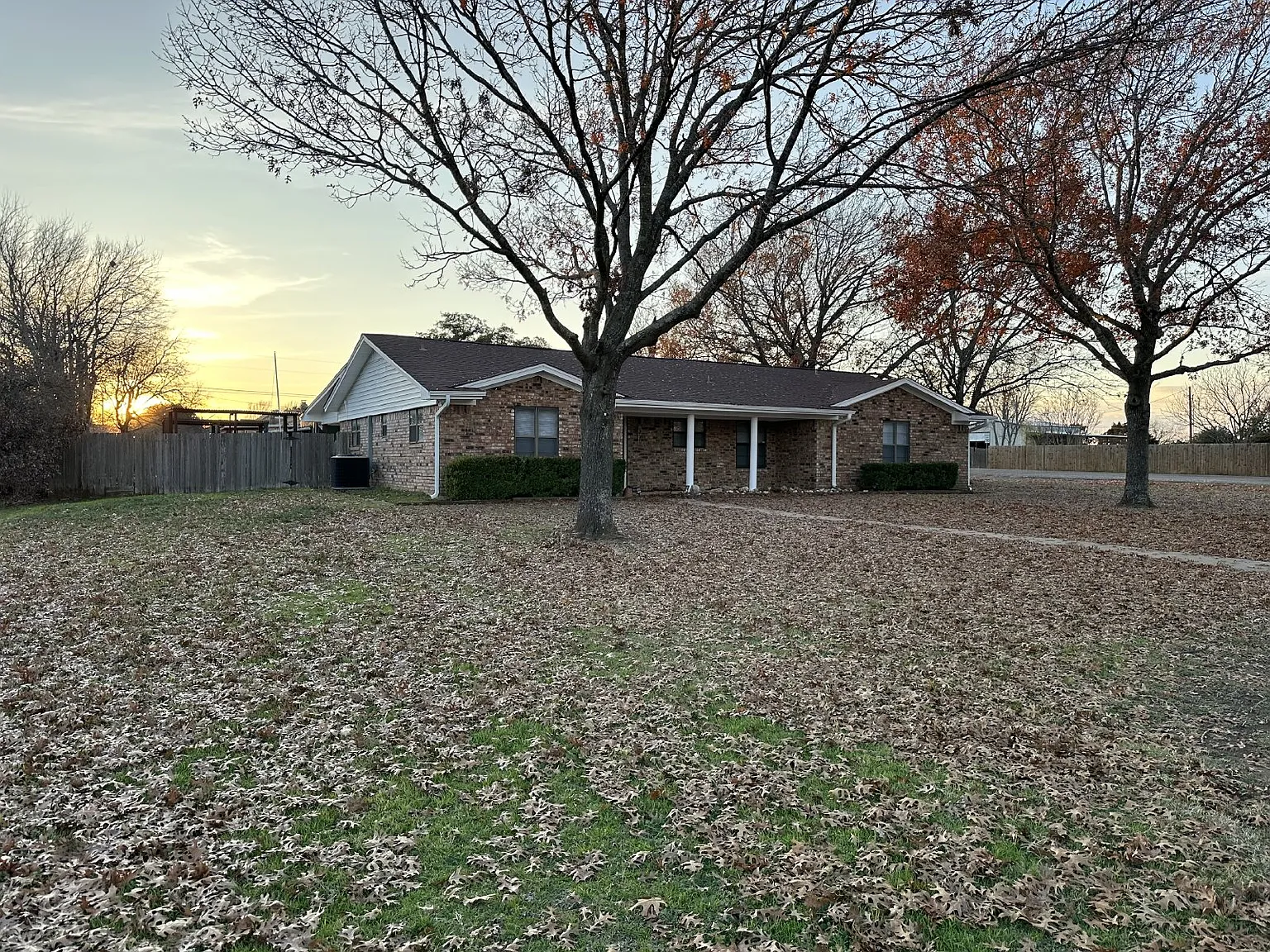 3 bed, 2.0 bath, 2394 sqft, $3,195 — Photo 2