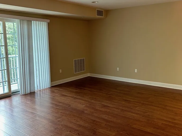 106 Terrace Ave — Photo 10