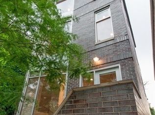 1621 W Beach Ave, Chicago, IL 60622