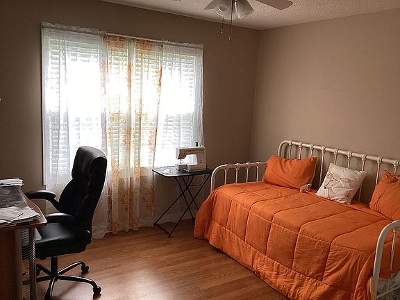 3rd image of 1090 Morris Way Dr