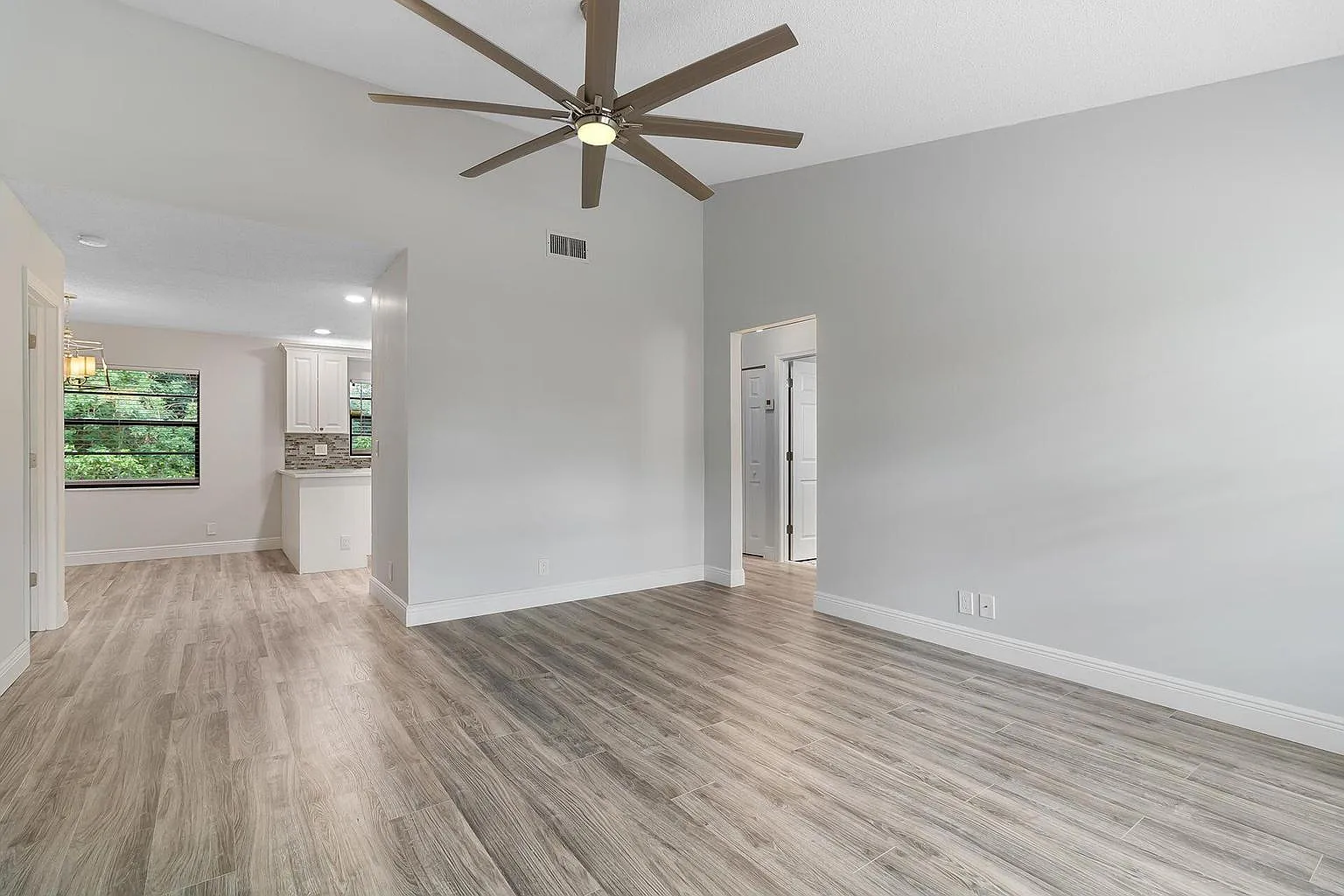 3 bed, 1187 sqft, $2,700 — Photo 4