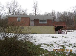 425 Pinnacle Lake Rd, Bluefield, WV 24701