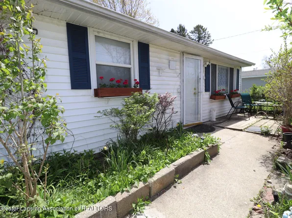 911 Pine St, Dewitt, MI 48820