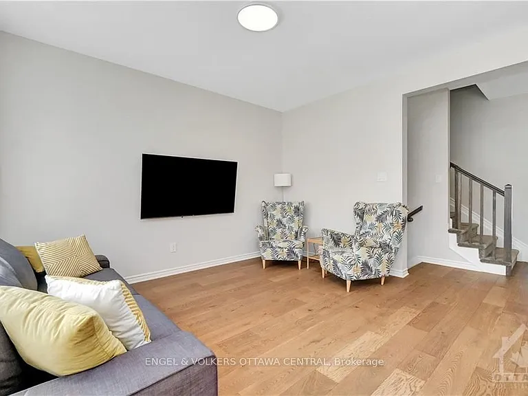 526 Cope Dr — Photo 6