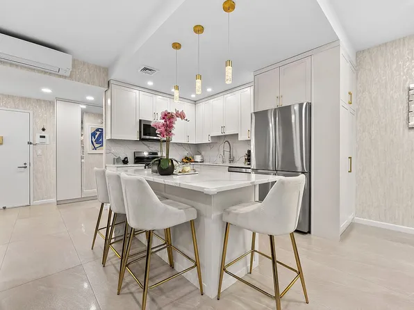 65 Oceana Dr E APT 5E, Brooklyn, NY 11235