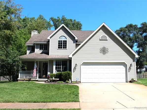 14361 Blue Heron Dr, Fenton, MI 48430