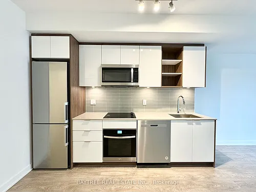 543 Richmond St W Photo 1