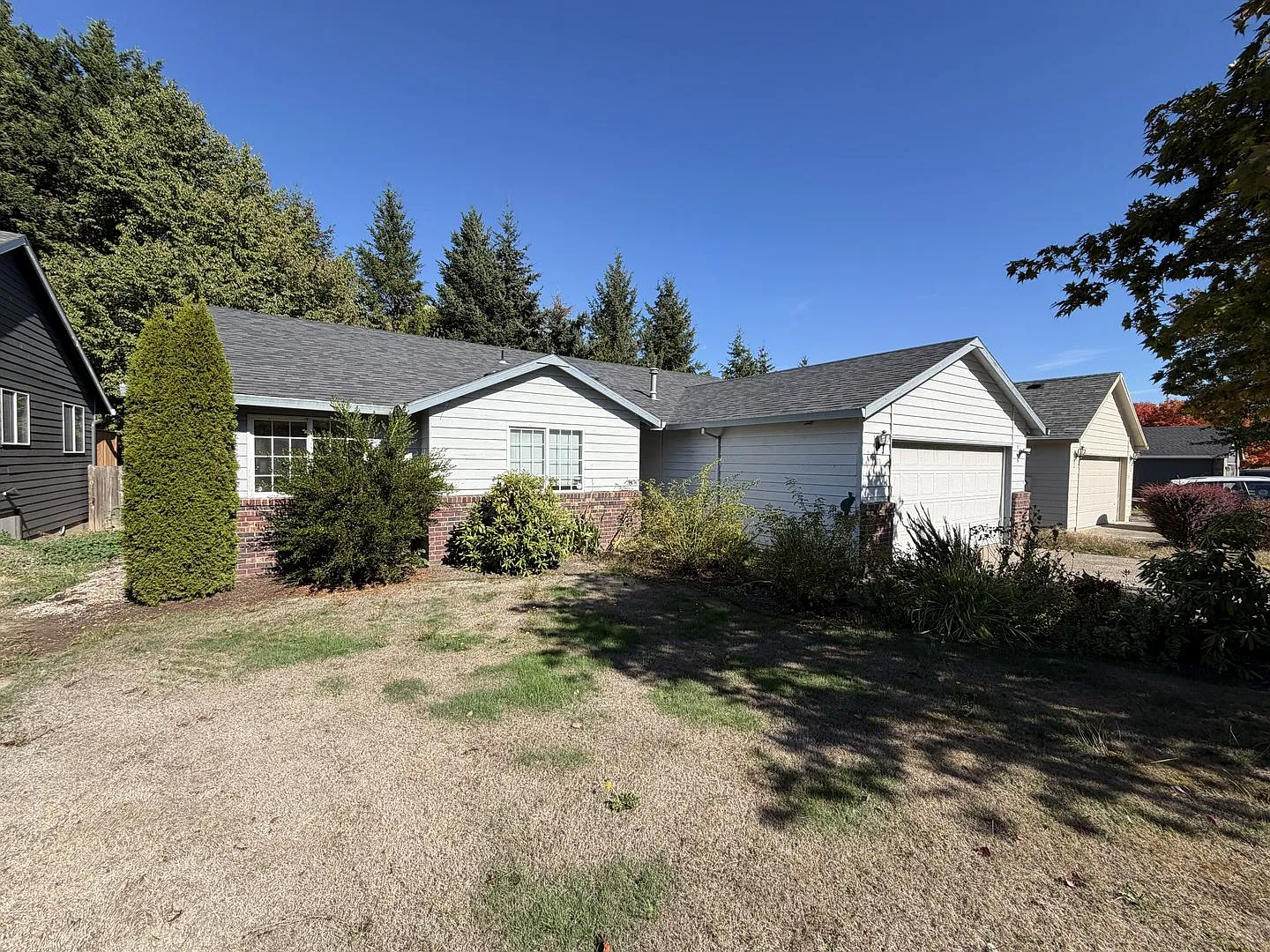 Spacious Single-Level 3 Bedroom Home with Vaulted Ceilings, Spacious Primary Suite & Attached Garage — Photo 2