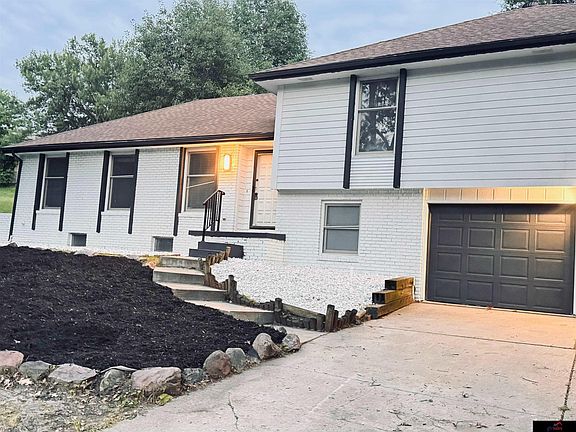 2nd image of 16559 Dorcas St