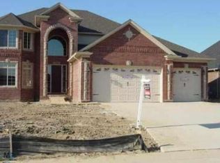 19581 Elkhound Dr, Macomb, MI 48044