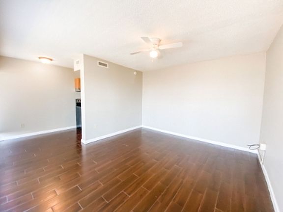 3rd image of 2990 Rhodes Cir S Unit 305