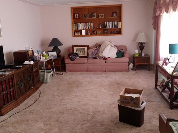 3rd image of 128 Chapel Hill Dr