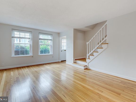 5th image of 3439 S Wakefield St
