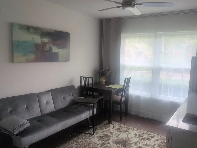 1426 Silverthorn Dr — Photo 7
