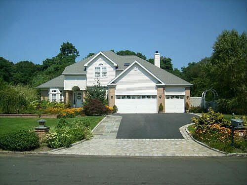 Grand Colonial In Gated Community