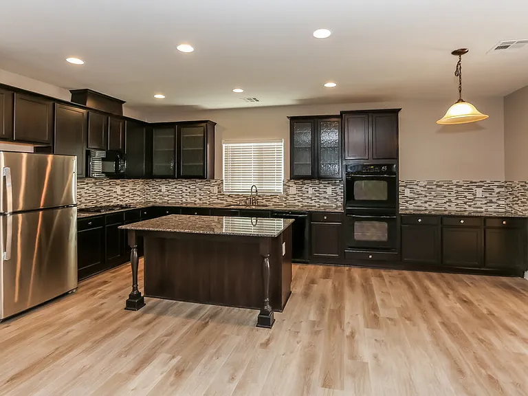 7649 Heavenly Peak St — Photo 6