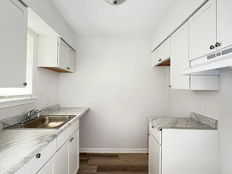 2400 Goodwin Ave #2 — Photo 4