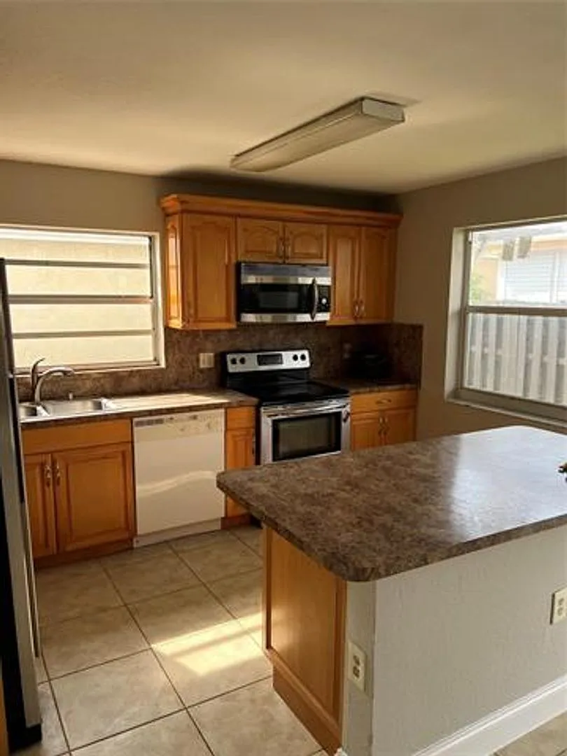 8265 NW 192nd Ter # 8265, Hialeah, FL 33015 — Photo 1