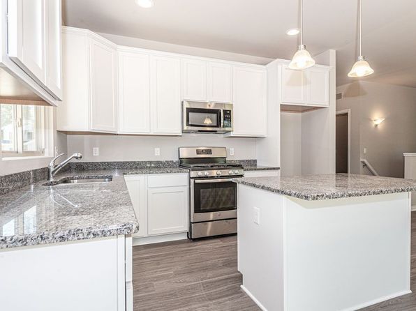 303 Devonshire Dr, Lapeer, MI 48446