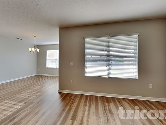3rd image of 991 Summer Glen Dr
