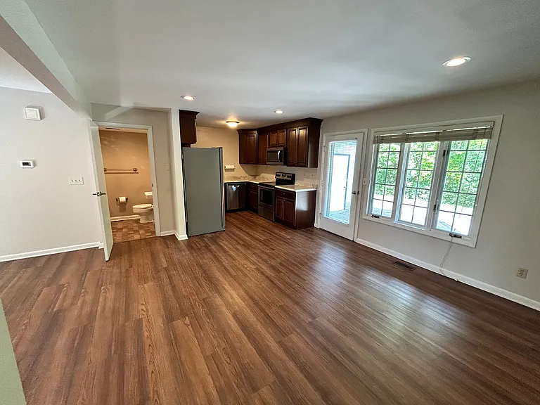 132 Kathleen Dr — Photo 3