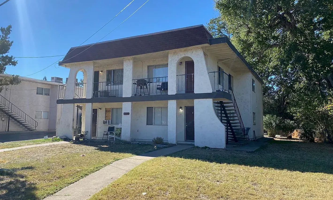 2 bed, 900 sqft, $1,350 — Photo 1