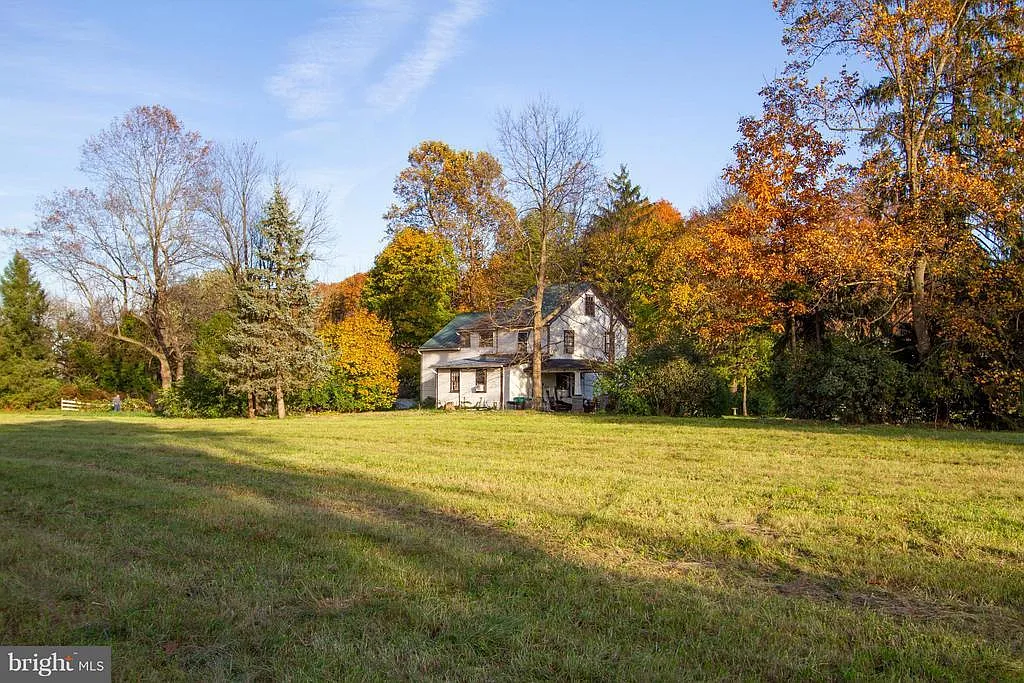 456 Golden St photo 1