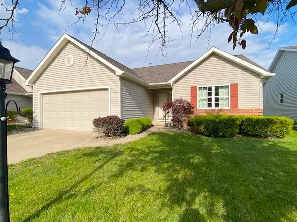 2 Copperfield Ln, Charleston, IL 61920