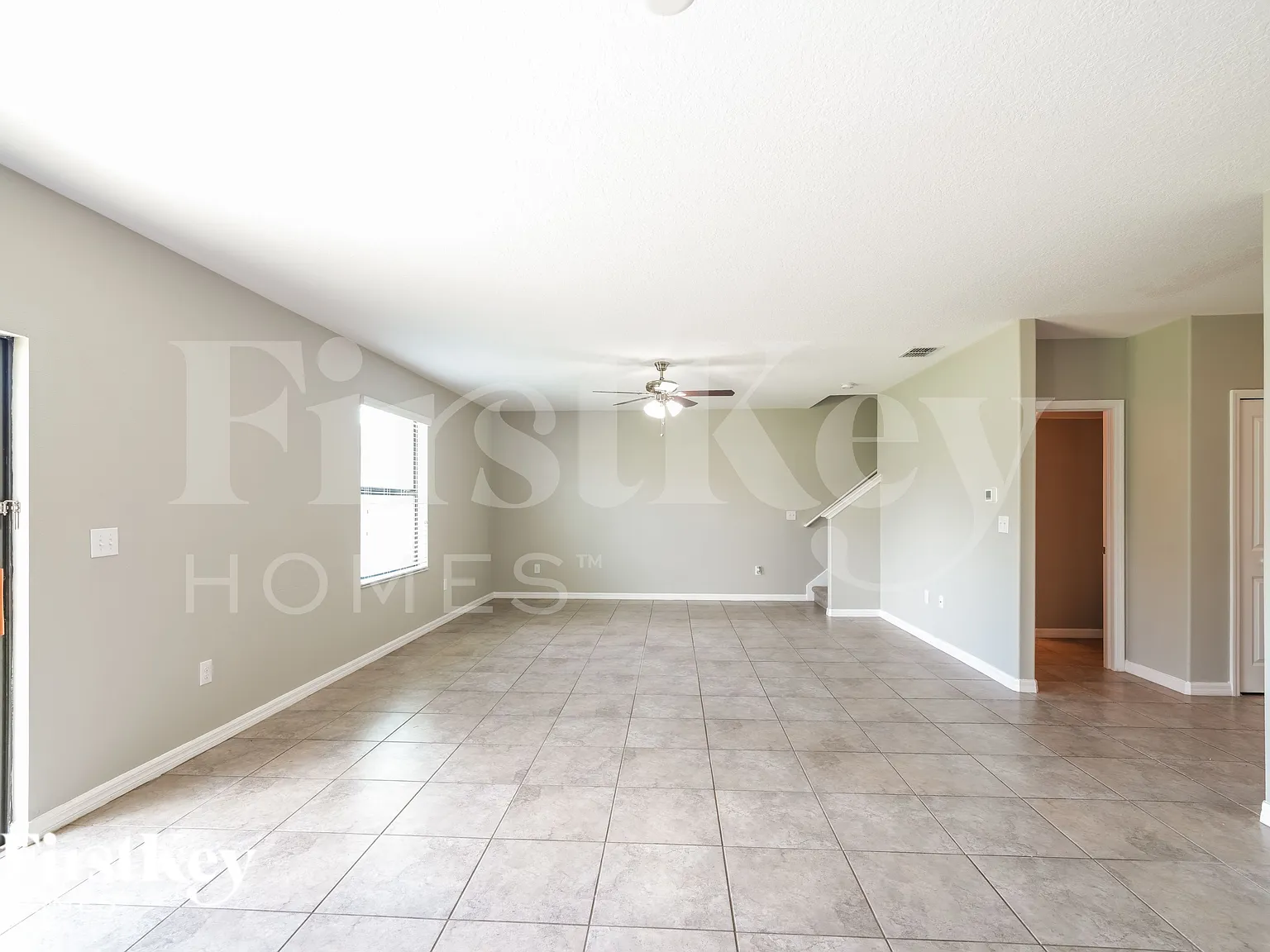 4 bed, 2.0 bath, 2584 sqft, $2,590 — Photo 3