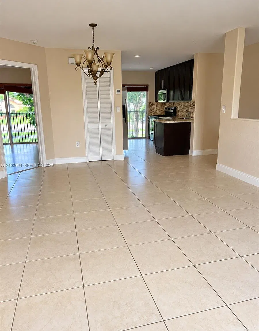 Doral Grand Condo — Photo 4