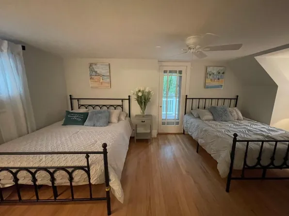 432 Shore Rd, Cape Neddick, ME 03902