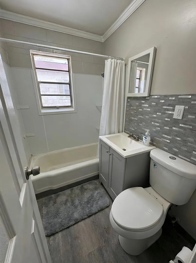 303 Hay St - B — Photo 3