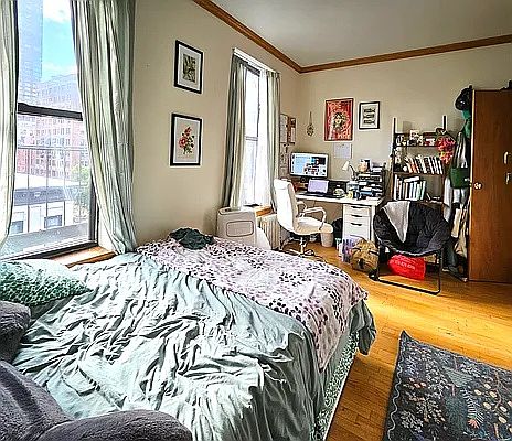 2nd image of 75 W 71st St APT 3A