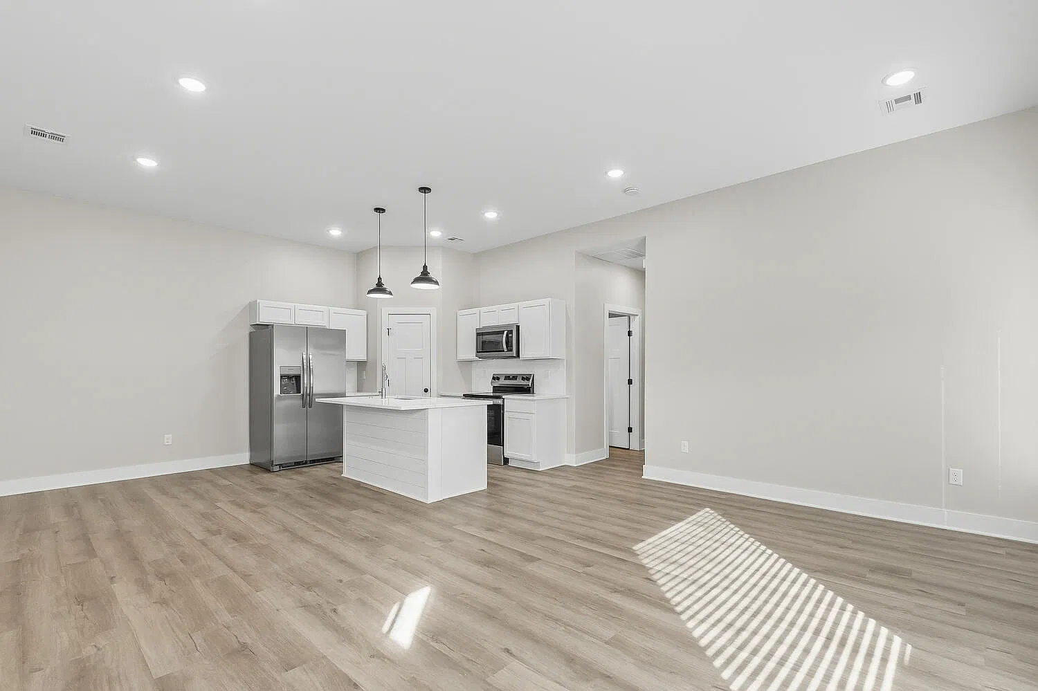 3 bed, $1,500 — Photo 2