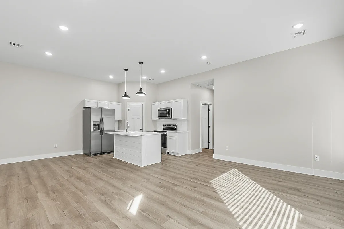 Building Photo - 17133 W Lawson Cir