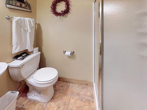 5th image of 13 Snowshoe Dr