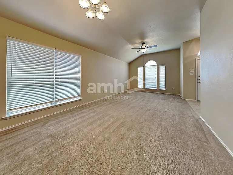 721 Nancy Dr — Photo 10