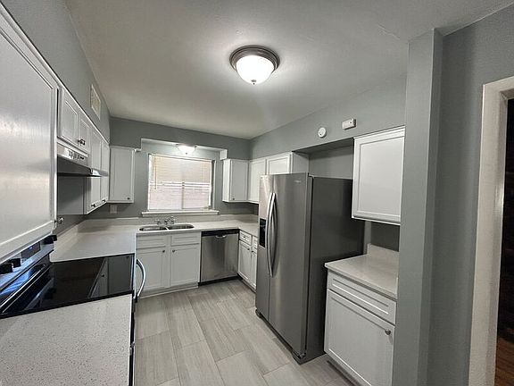 2nd image of 3739 Winderwood Cir