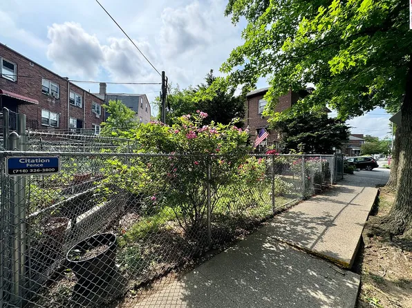 4214 94th St, Elmhurst, NY 11373