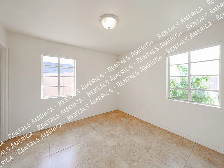 3432 N 23rd Ave — Photo 24