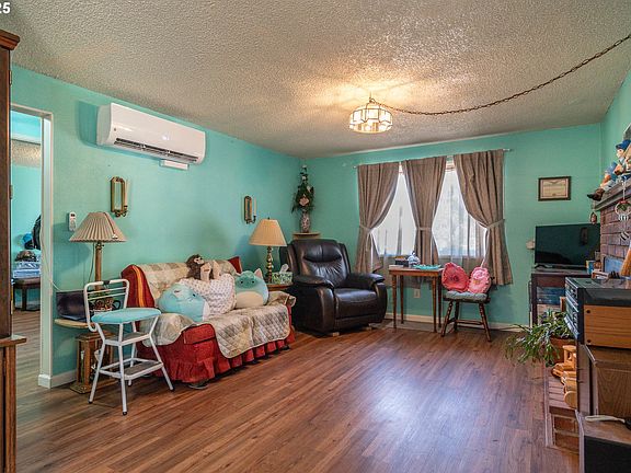 5th image of 2065 Bel Air Ct