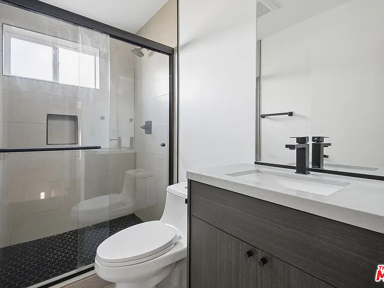 662 N Mariposa Ave #1/2 — Photo 11