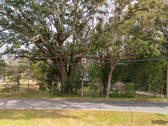 2nd image of 21006 Lawrence Rd