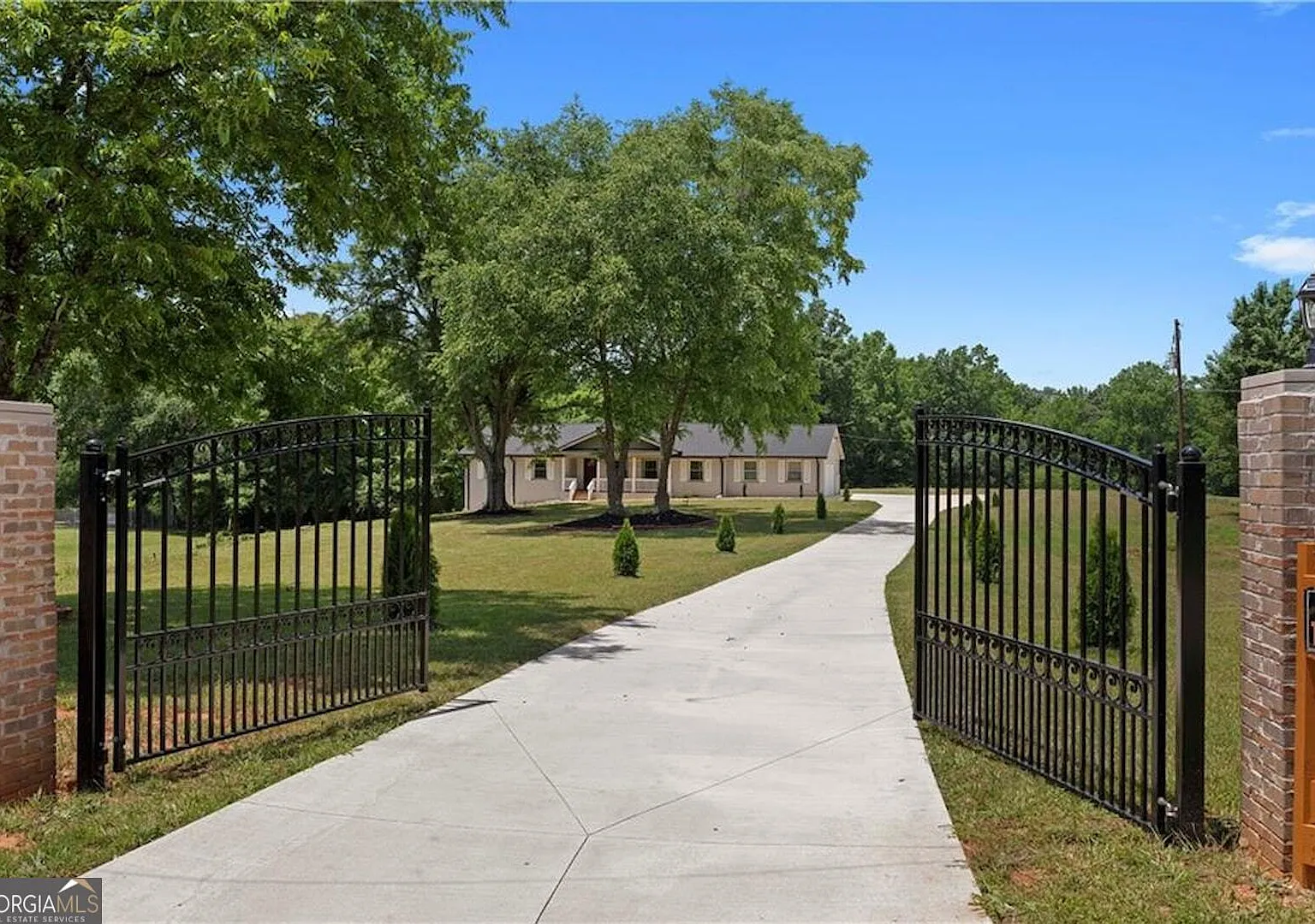 5 bed, 3.0 bath, 3200 sqft, $3,450 — Photo 1
