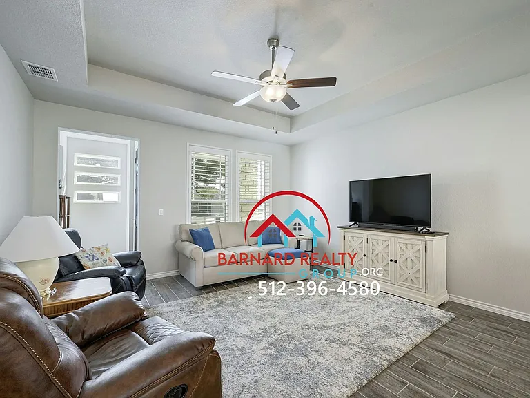 205 Eagle Dr — Photo 4