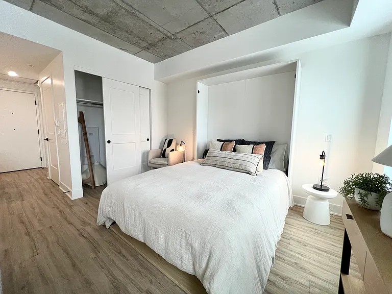 377 Winona Ave — Photo 16