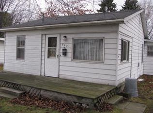 907 E Bay St, East Tawas, MI 48730