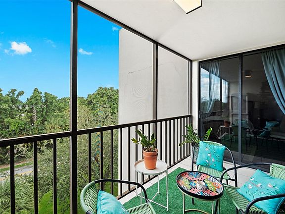 5th image of 9735 NW 52nd St APT 511