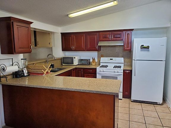 5th image of 1655 Marsh St