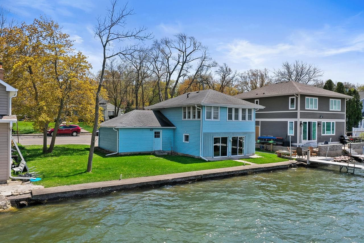 247 Park AVENUE, Pewaukee, WI 53072 Zillow